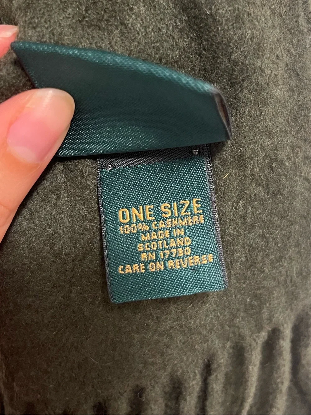 100% cashmere. Vintage Marshalls Field - Dark Green Fringed Women's Scarf